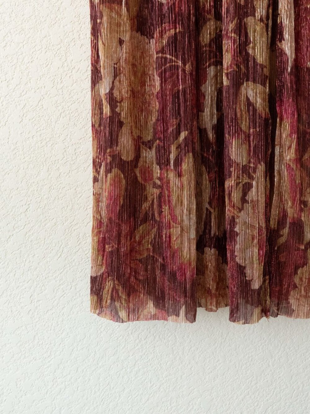 VICI Burgundy Floral Metallic Gold Pleated Maxi Dress XS Deep V Neck Slit - Picture 7 of 15